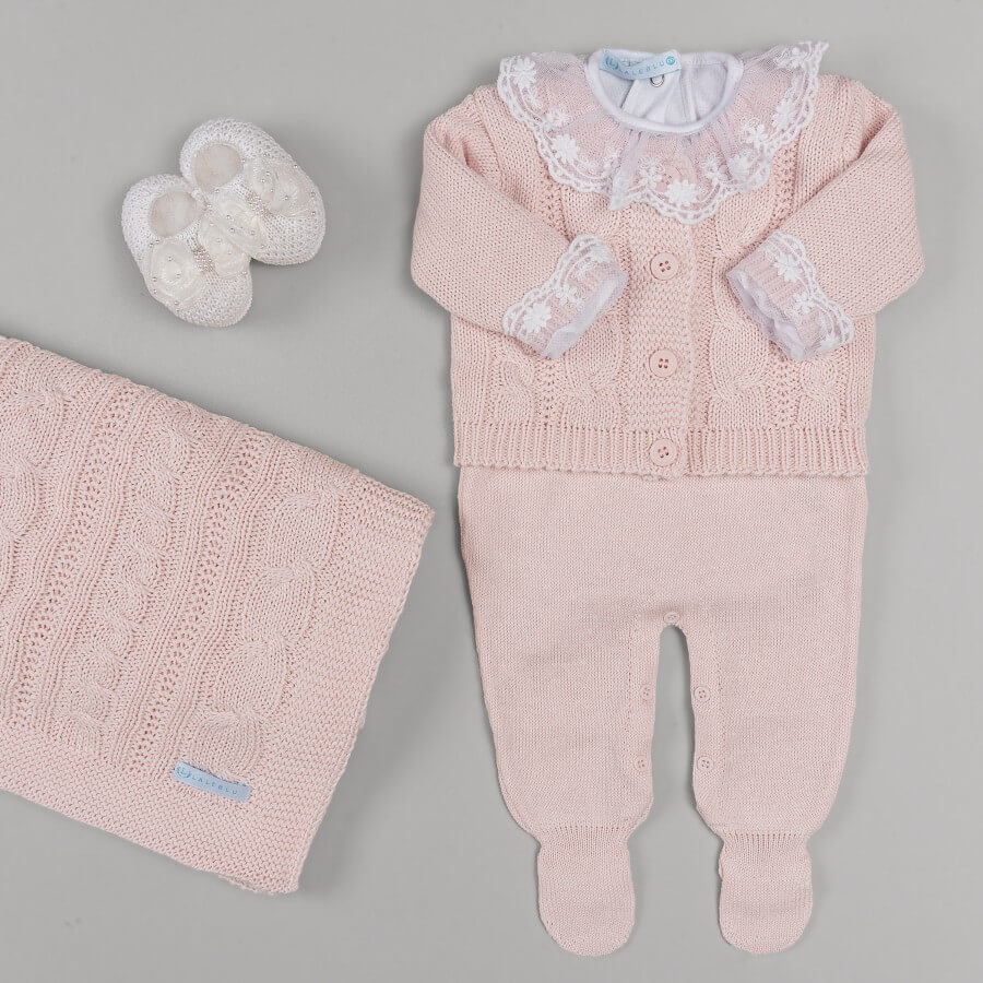 Jardineira, Casaco e Manta do modelo Verona na cor Rosa Pastel da marca Laleblu.