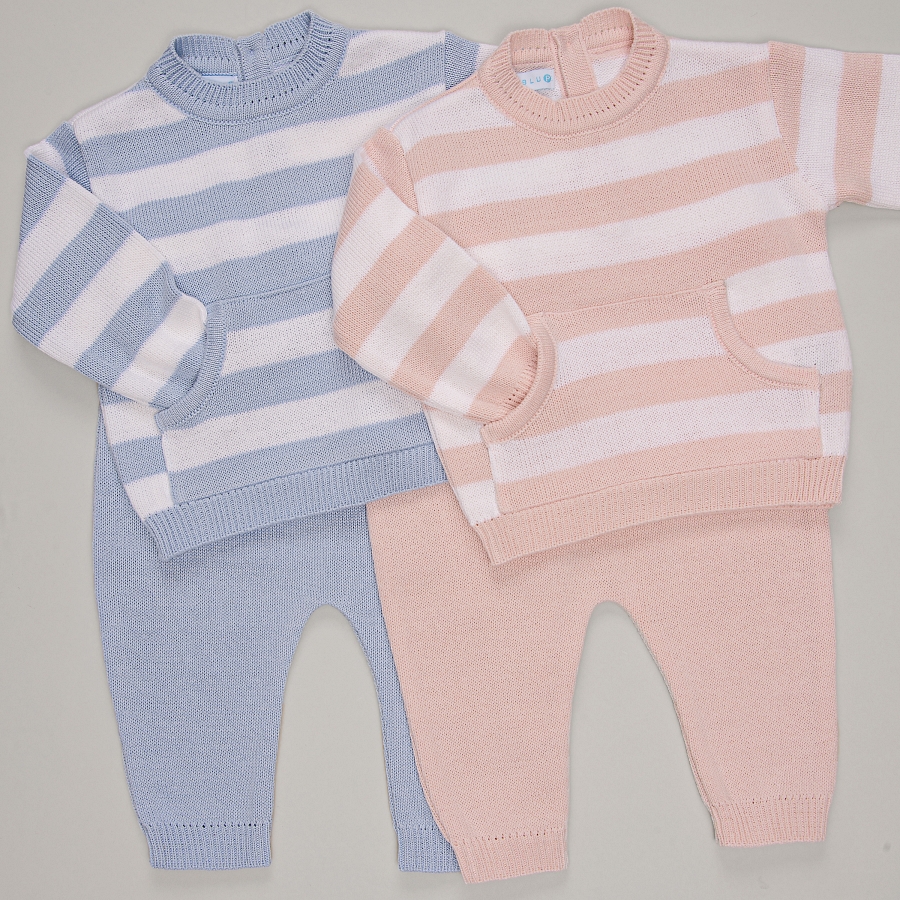  Conjunto listado em tricot na cores blue sky e rosa da marca Laleblu.