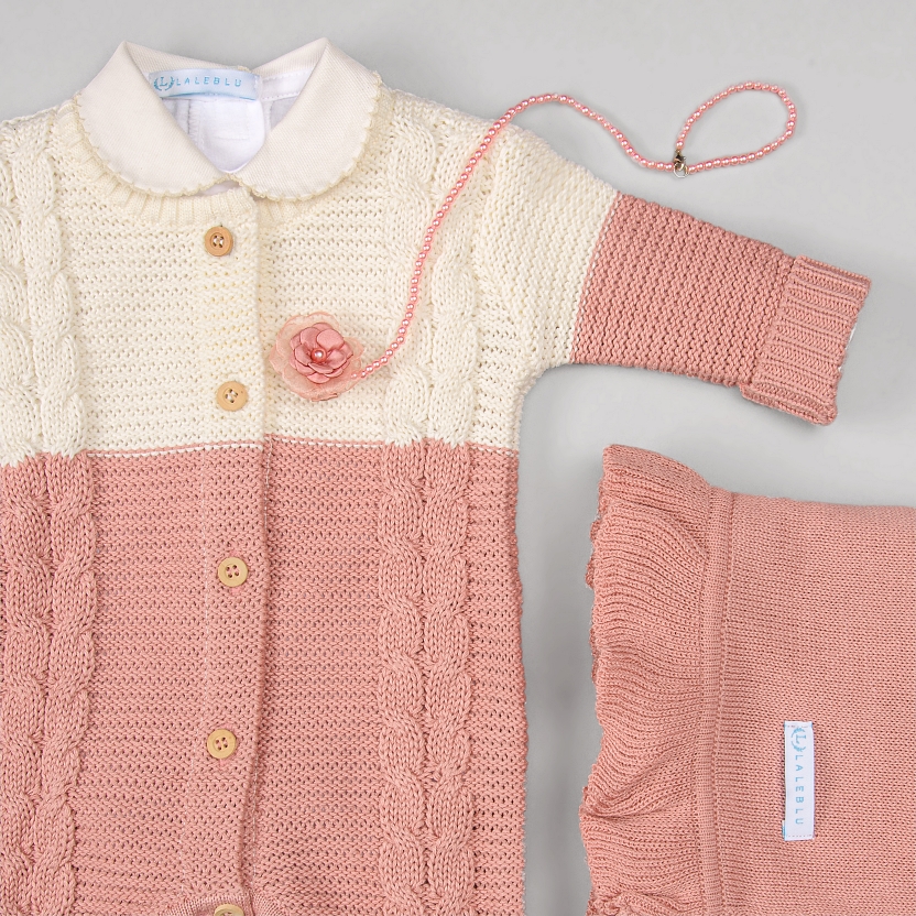 Macacão Aspen na cor Natural e Rosê da marca Laleblu.