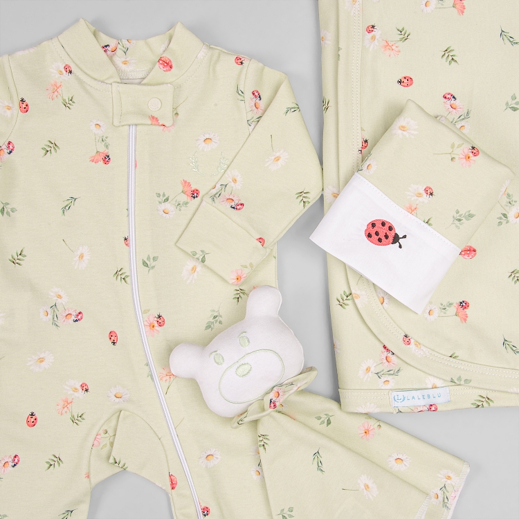 Conjunto de dormir em Algodão Egípcio no modelo joaninha verdinho da marca Laleblu.