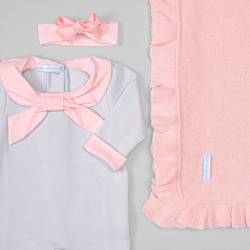 Macacão, manta e tiara - Tricotil - Zoe - Azul e Rosa da marca Laleblu.