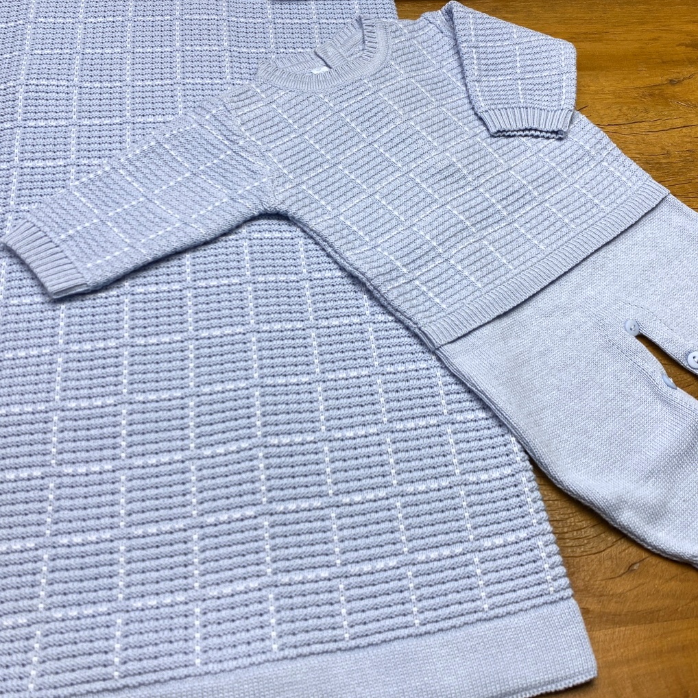 Macacão e Manta Diego nas cores Blue Sky e Branco da marca Laleblu.